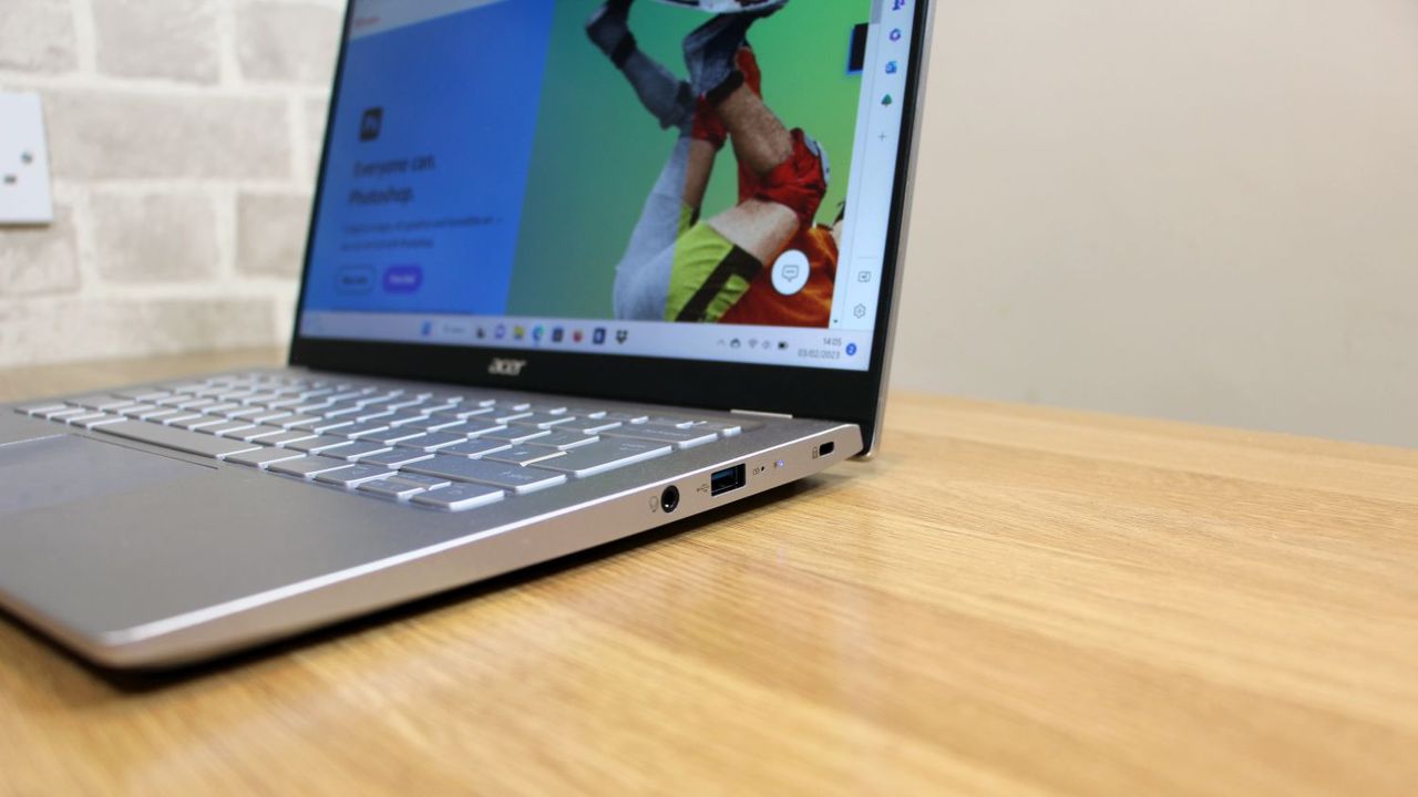 Acer Swift 3 right side ports.
