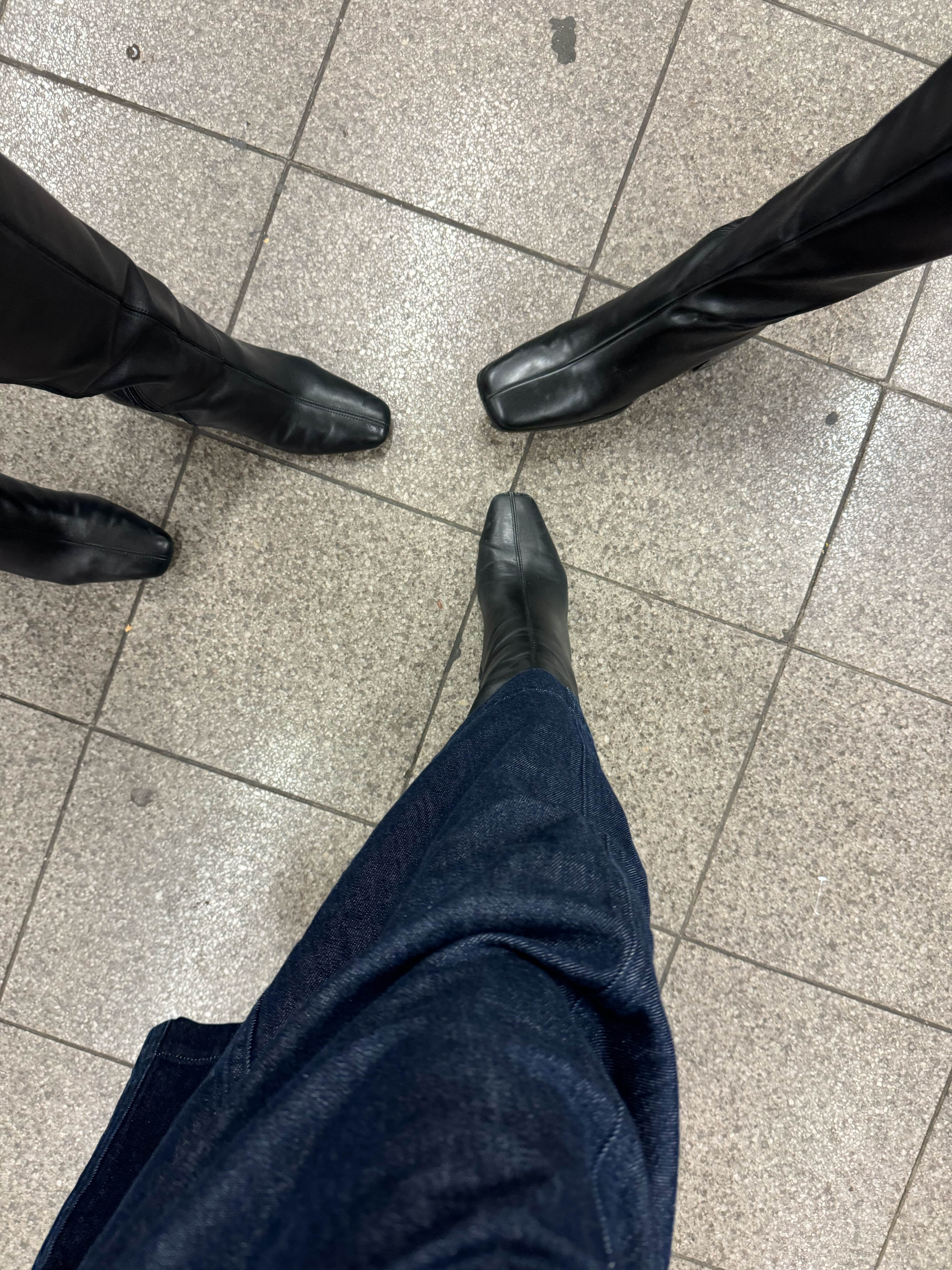 sierra mayhew and frineds in black boots