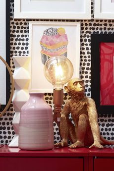 Iconic lights monkey table lamp