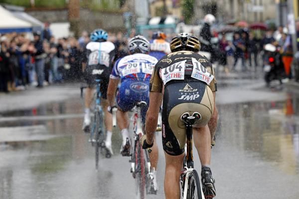 The break of the day containing Giampaolo Cheula (Footon-Servetto), Tom Stamsnijder (Rabobank), Michael Barry (Sky) and Mikhail Ignatiev (Katusha) tries to hold the peloton at bay.
