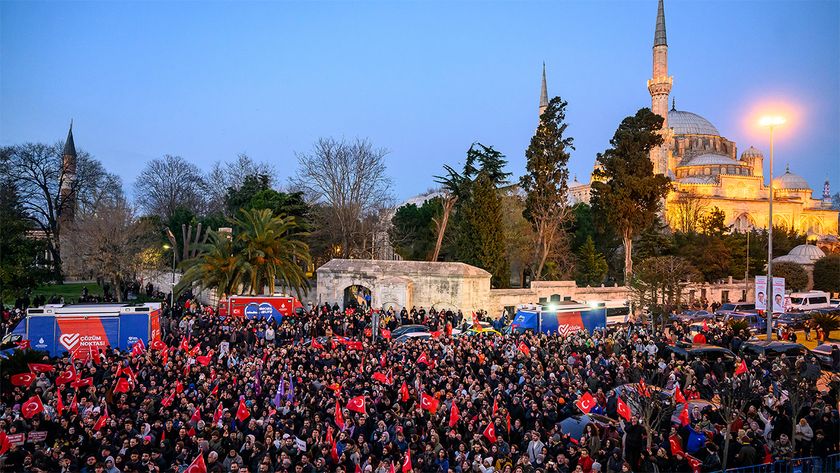 Large group of protesters in Turkey following Instanbul mayor&#039;s arrest