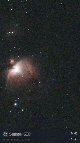 使用 ZWO Seestar S30 智能望遠鏡拍攝的夜空和星星圖像。