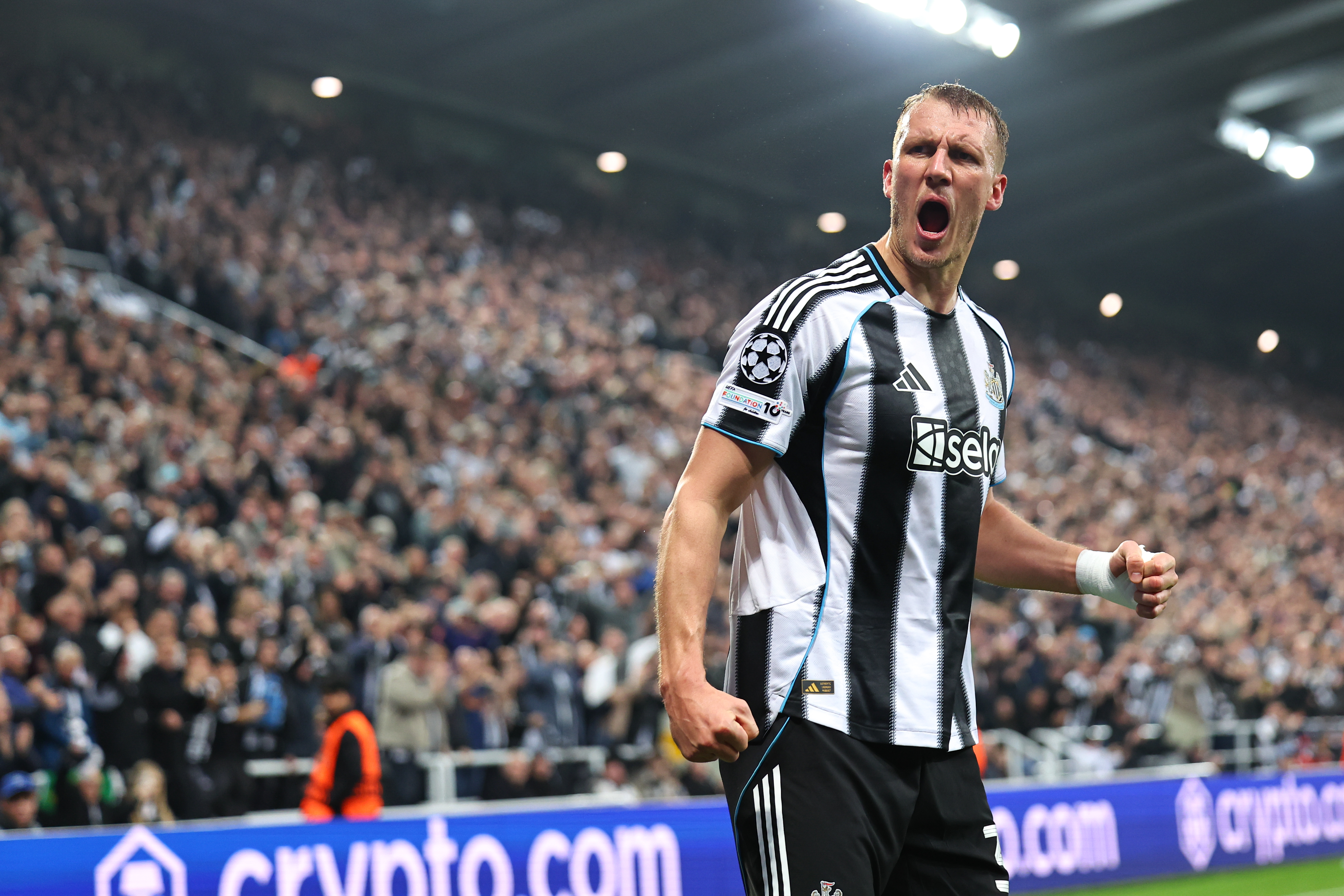 NEWCASTLE UPON TYNE, ENGLAND - NOVEMBER 5: Dan Burn of Newcastle United celebrates after scoring a goal to make it 1-0 during the UEFA Champions League 2025/26 League Phase MD4 match between Newcastle United FC and Athletic Club at St James&amp;apos; Park on November 5, 2025 in Newcastle upon Tyne, England. (Photo by Robbie Jay Barratt - AMA/Getty Images)