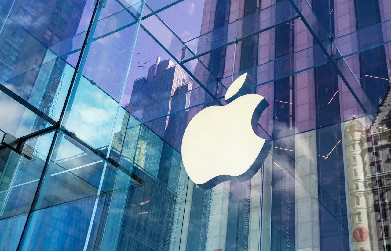 Apple Store at 5th Ave in Manhattan, New York City