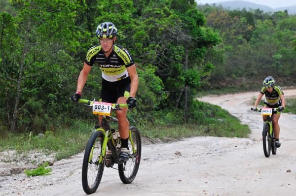 American rider Sonya Looney (Topeak-Ergon) struggles.