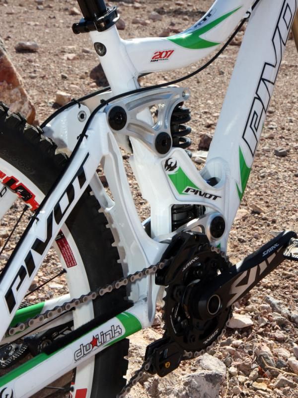 The forged uprights on the rear triangle aim to keep the rear end tracking true.