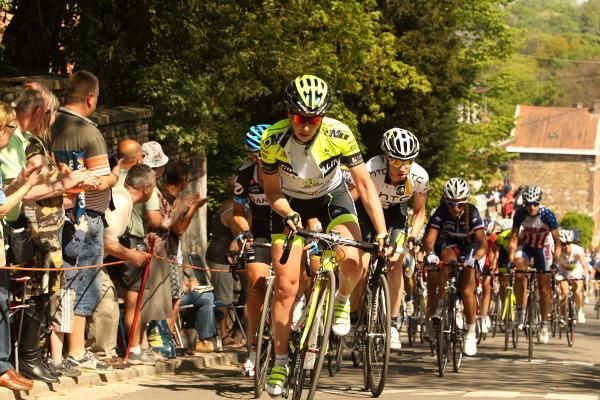 The chasers were led up the Mur de Huy by Tatiana Guderzo (SC MCipollini Giordana)
