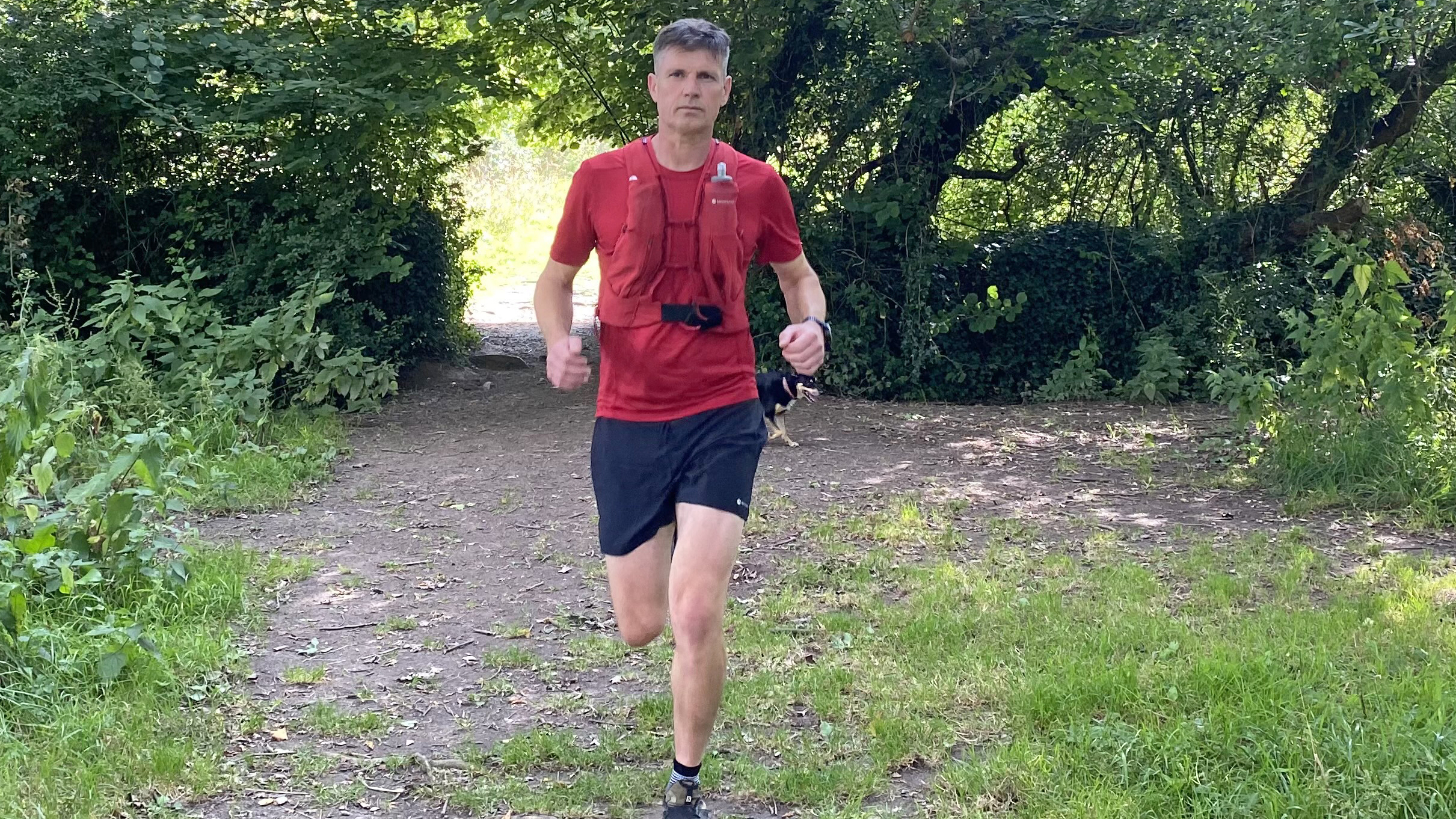 Runner wearing the Montane Gecko VP 12+