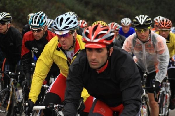 Constantino Zaballa, Tiago Machado and Jos&eacute; Mendes ride in the peloton.