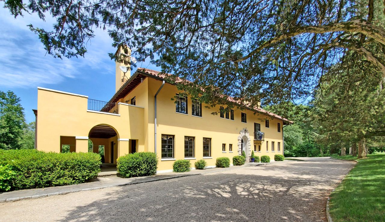 Exterior of Mark Twain&#039;s house