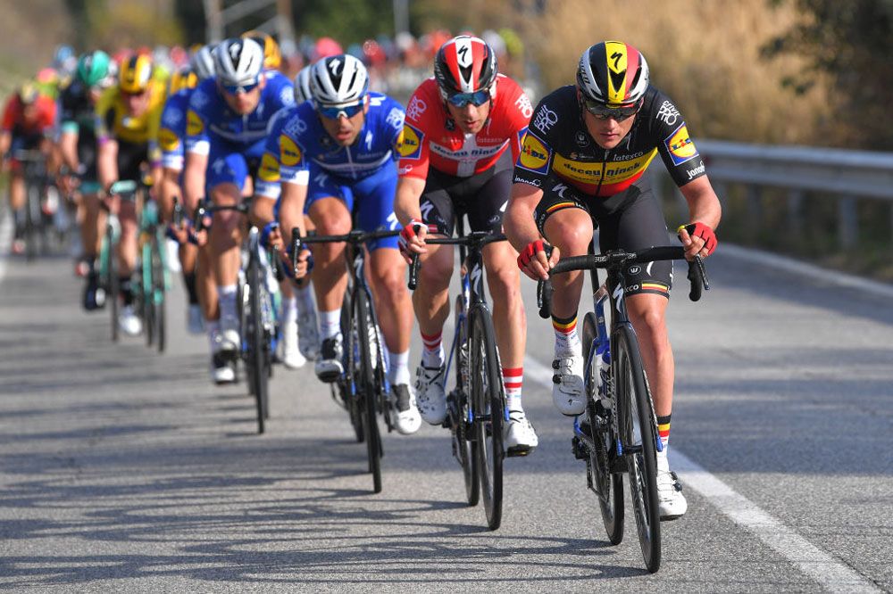 Deceuninck-QuickStep control the pace of the bunch in Tirreno on stage 2