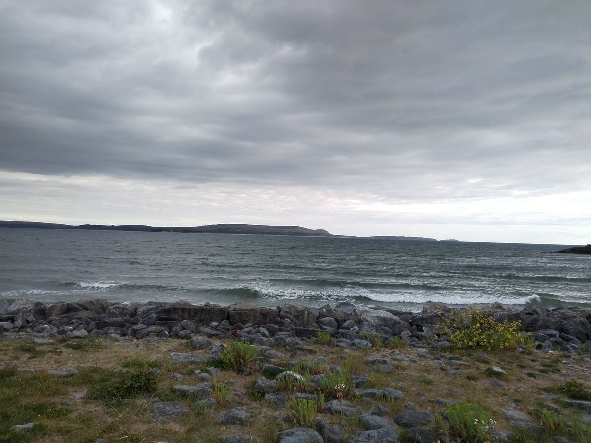 An Honor Magic 4 Lite camera sample showing a coastal scene