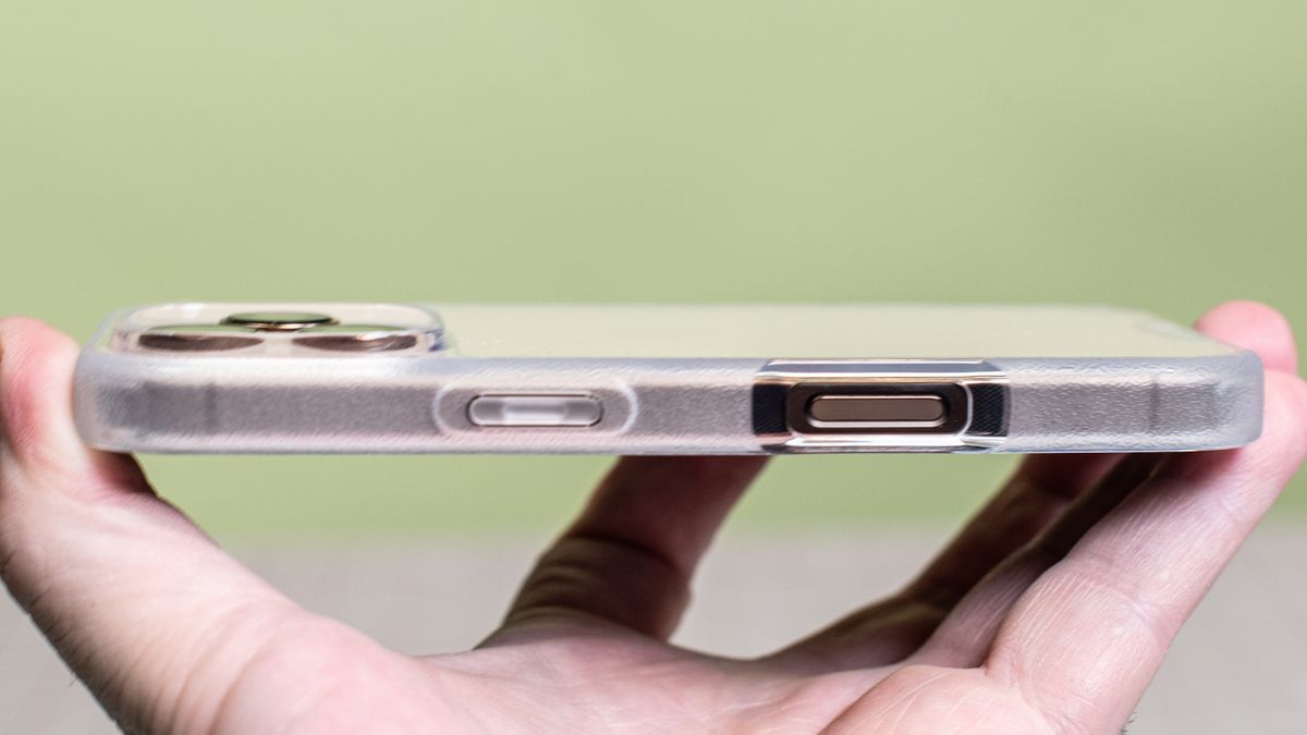 Smartish Gripmunk from side showing Camera Control button