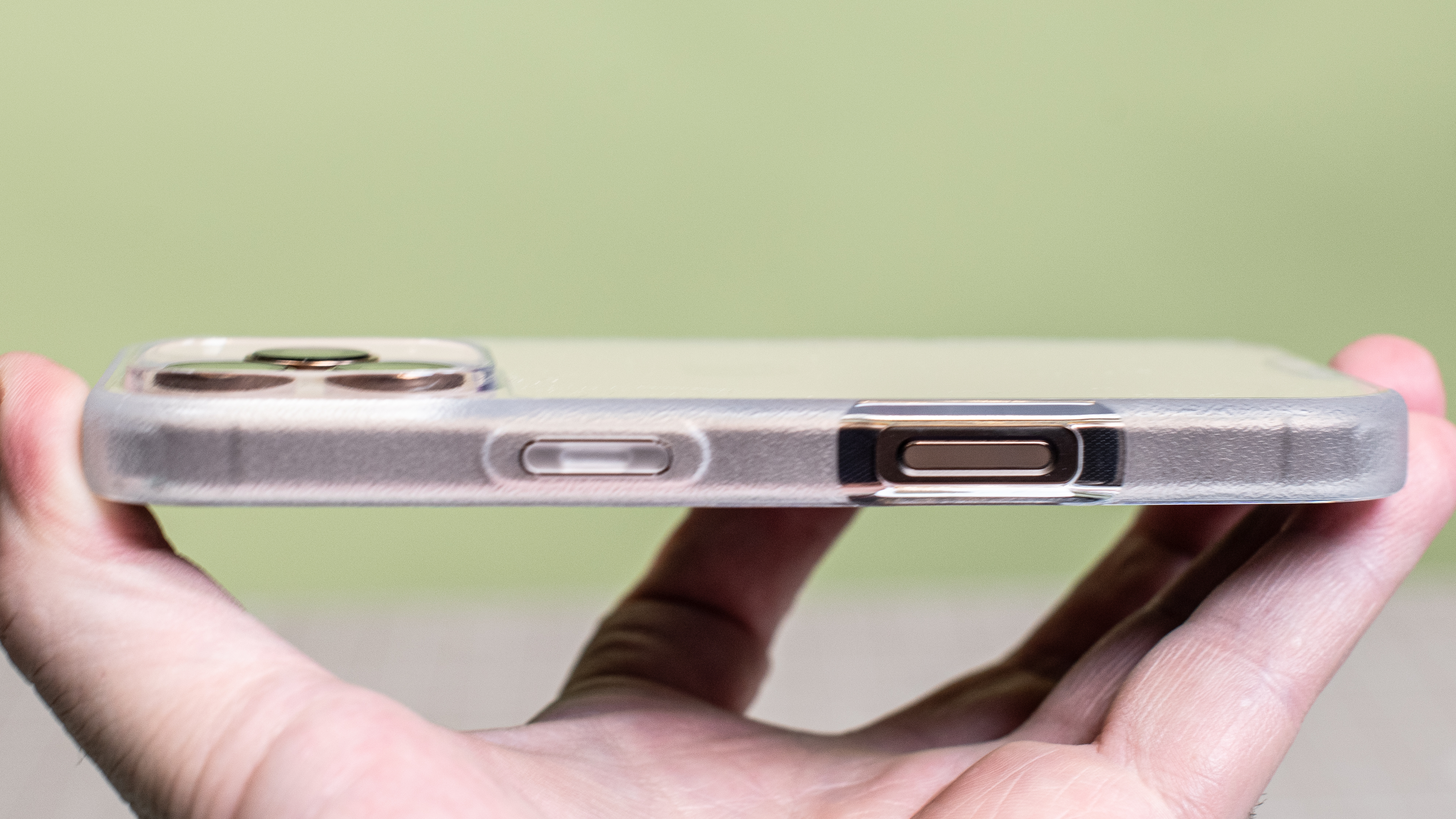 Smartish Gripmunk from side showing Camera Control button
