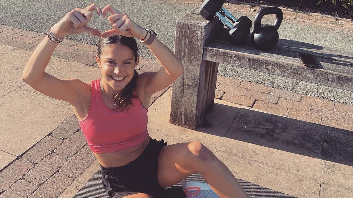 I did 50 kettlebell around the worlds a day for a week — here's what  happened to my arms and abs