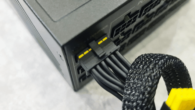A animation showing the 12VHPWR connector with new yellow colour inserted correctly and incorrectly.