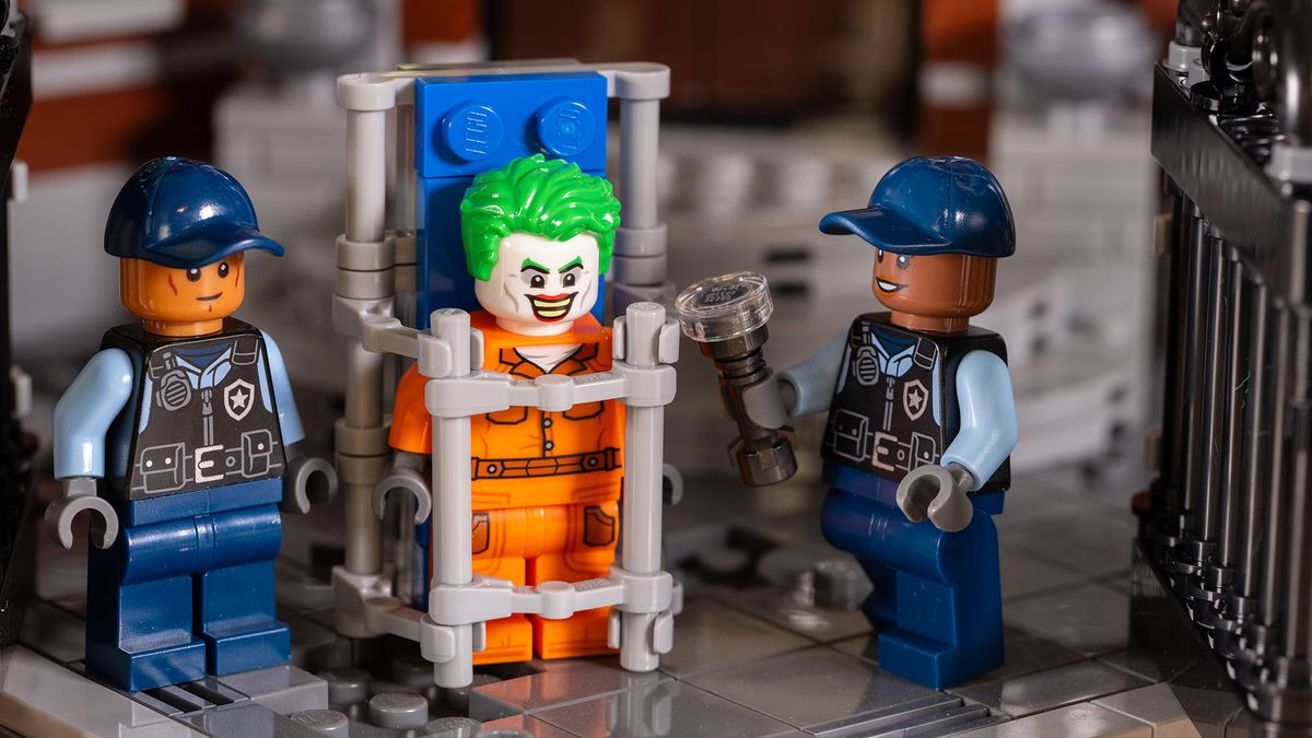 Lego DC Arkham Asylum (#76300) lego set close-up of Joker and guards