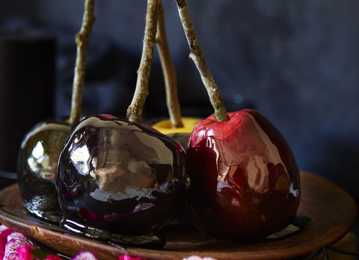 Make your own toffee apples with a twist using our bewitching 'poison' design