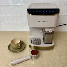 Testing the Russell Hobbs coffee machine 
