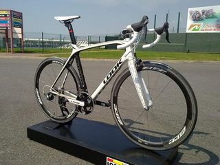 LOOK say the 695 is lighter than all but the Scott Addict R1.