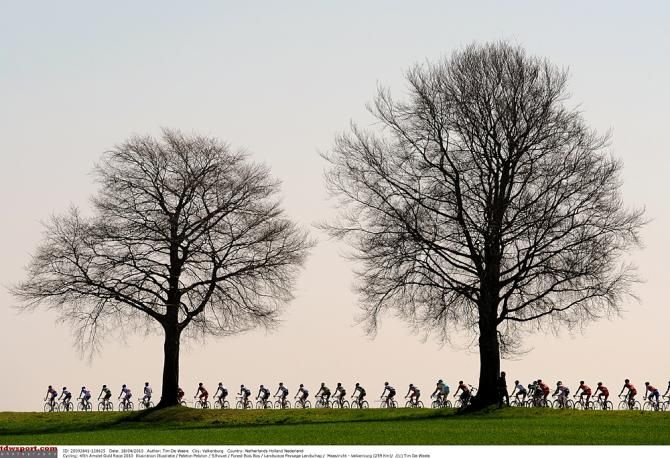 The peloton is stretched out into single file as they race to the finish line in 2009