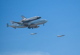 Shuttle Endeavour Seen from Inglewood, CA