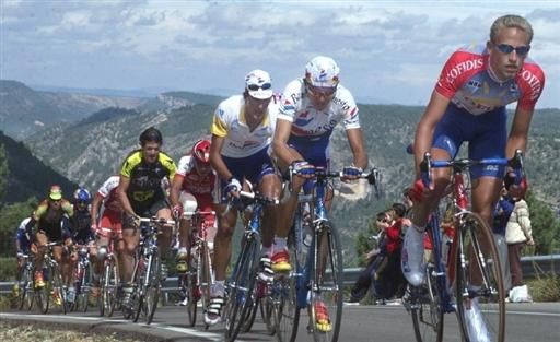 Frank Vandenbroucke leads the peloton over Alto de Vel Valle during the 17th stage of the 1999 Vuelta a Espana, between Bronchales and Guadalajara.