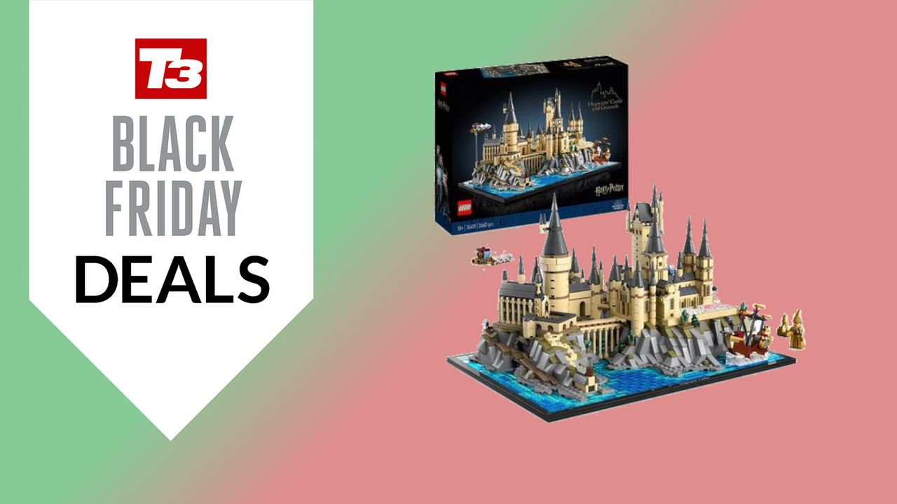 The LEGO Harry Potter Hogwarts set on a red and green background