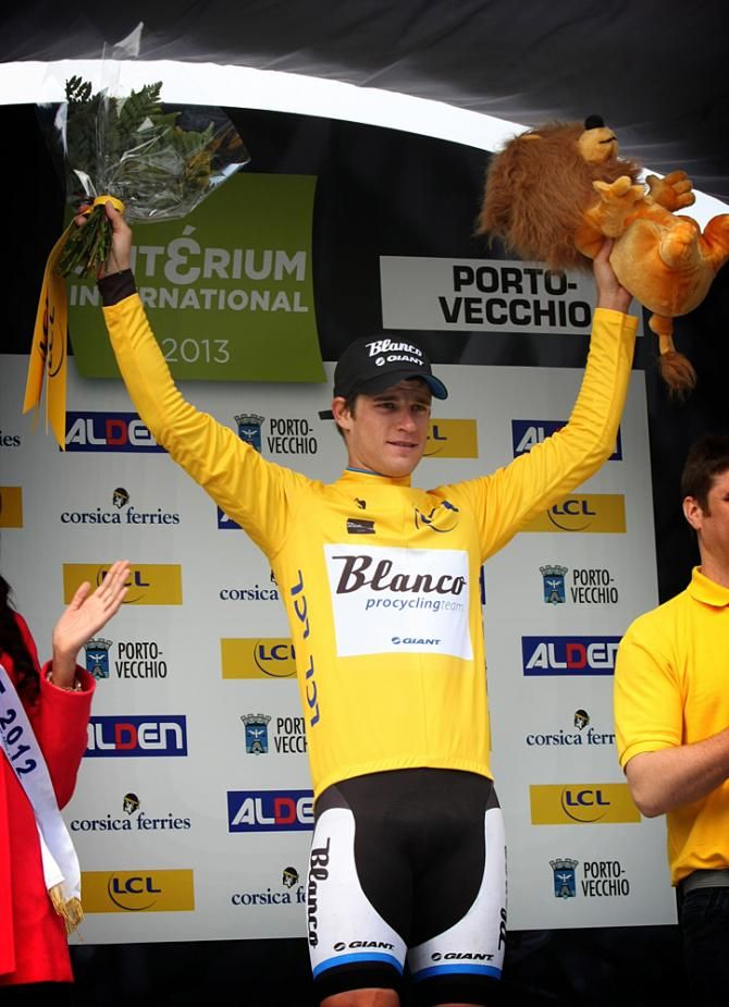 Theo Bos (Blanco) in the maillot jaune in Criterium International