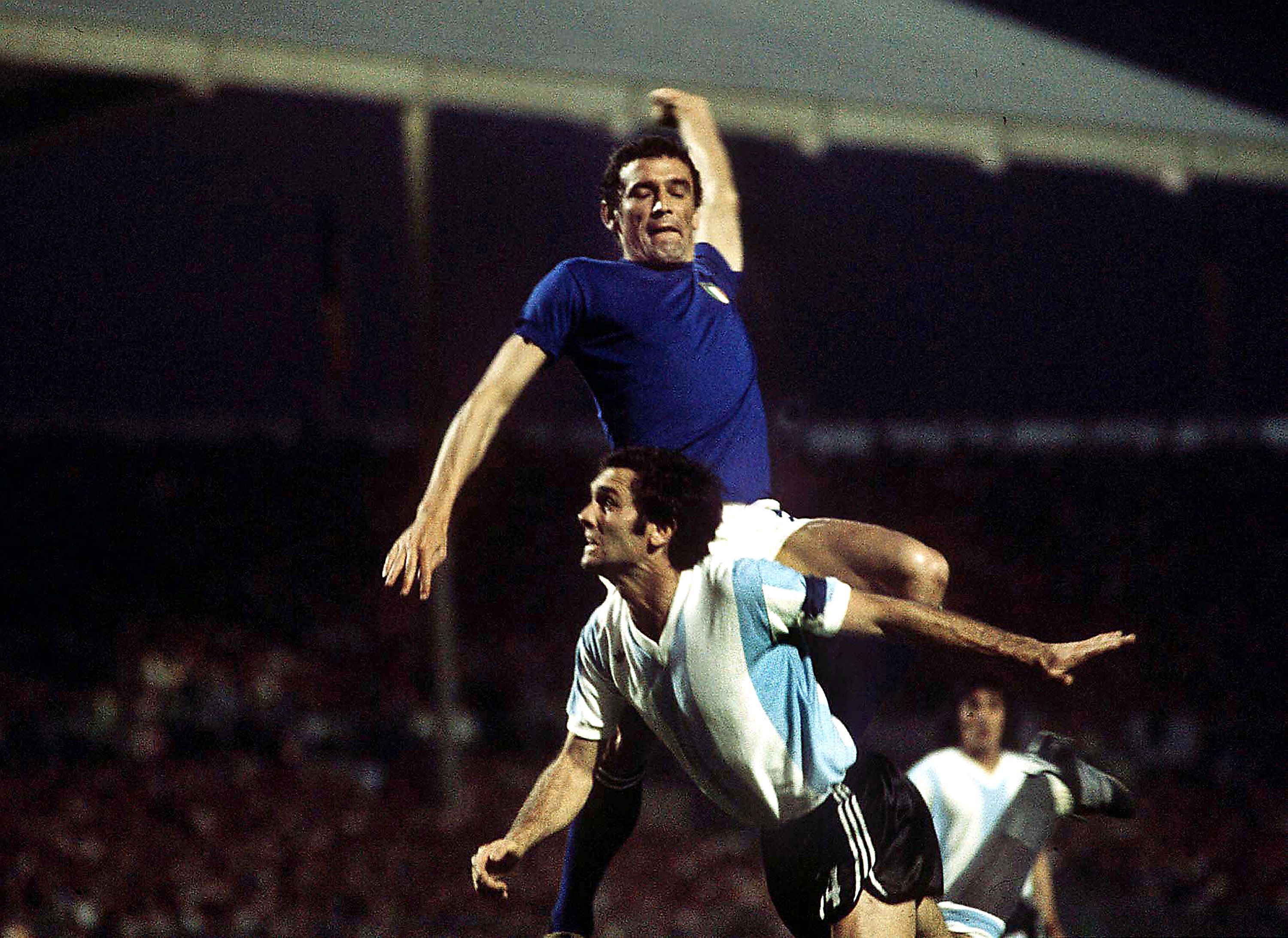 Argentina's Roberto Perfumo competes for the ball with Italy's Luigi Riva at the 1974 World Cup.