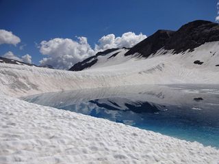 plaine morte glacier supraglacial pond