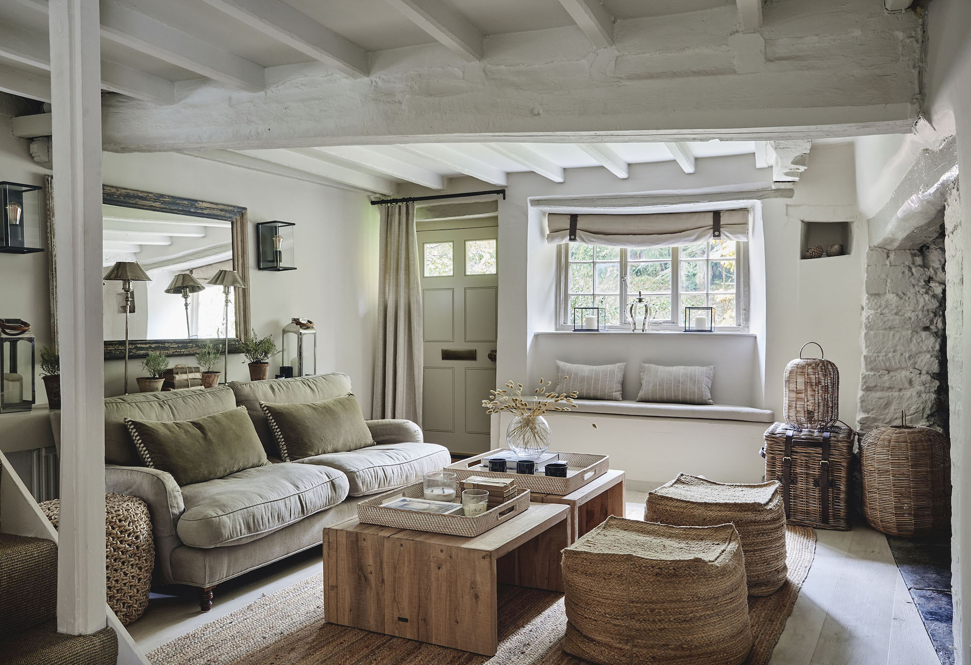 country living room ideas - white ceiling beams