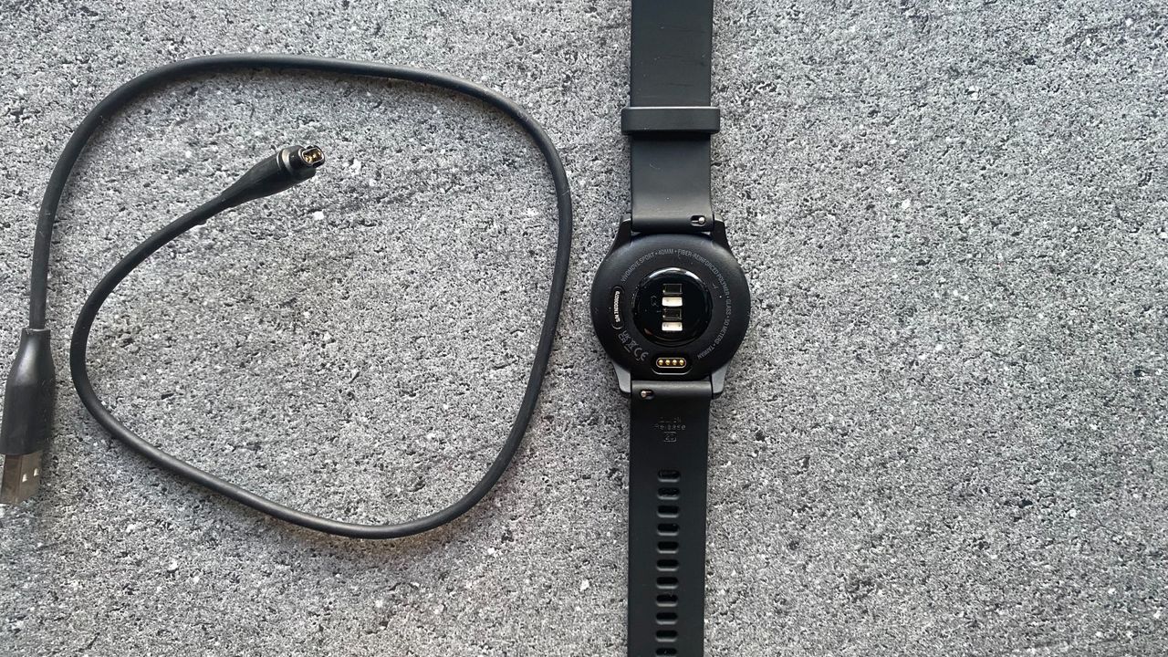 The reverse side of the Garmin Vivomove Sport, showing LEDs on the back of the watch