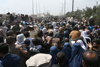 Crowds at Kabul airport.