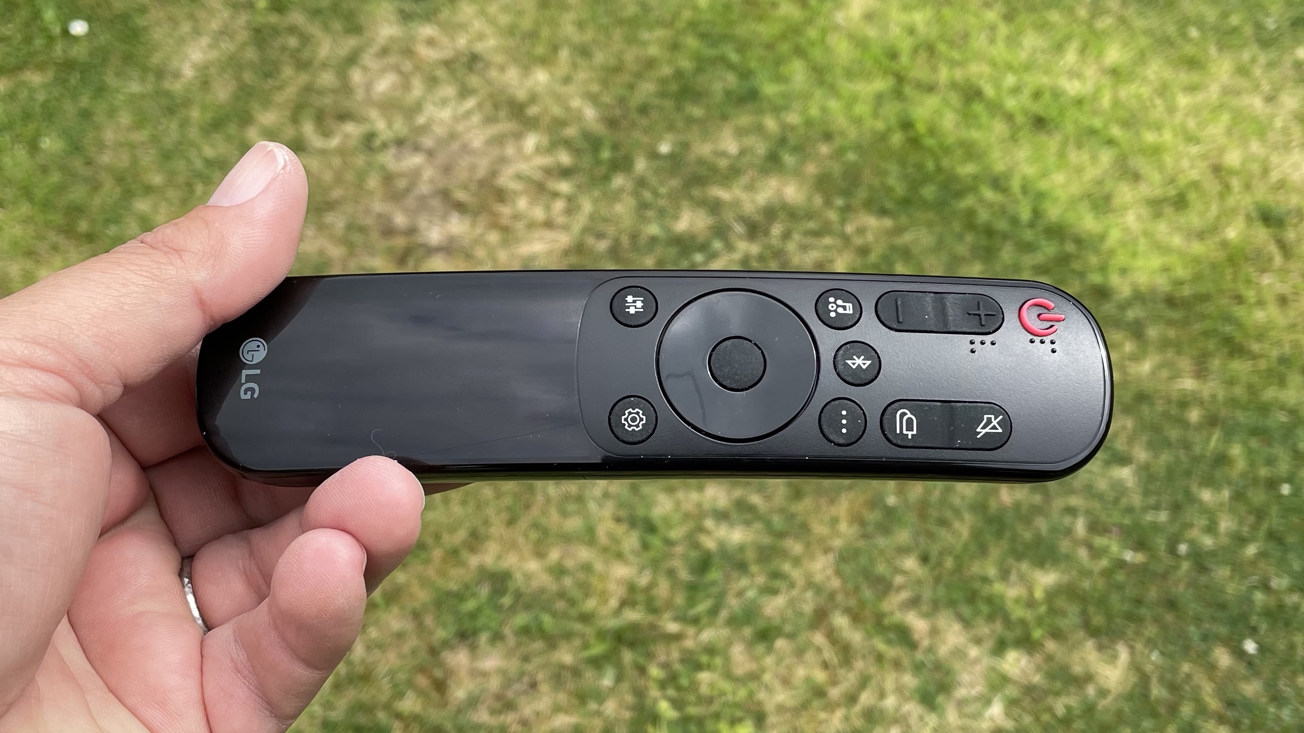 the remote control that comes with the lg sp11ra soundbar