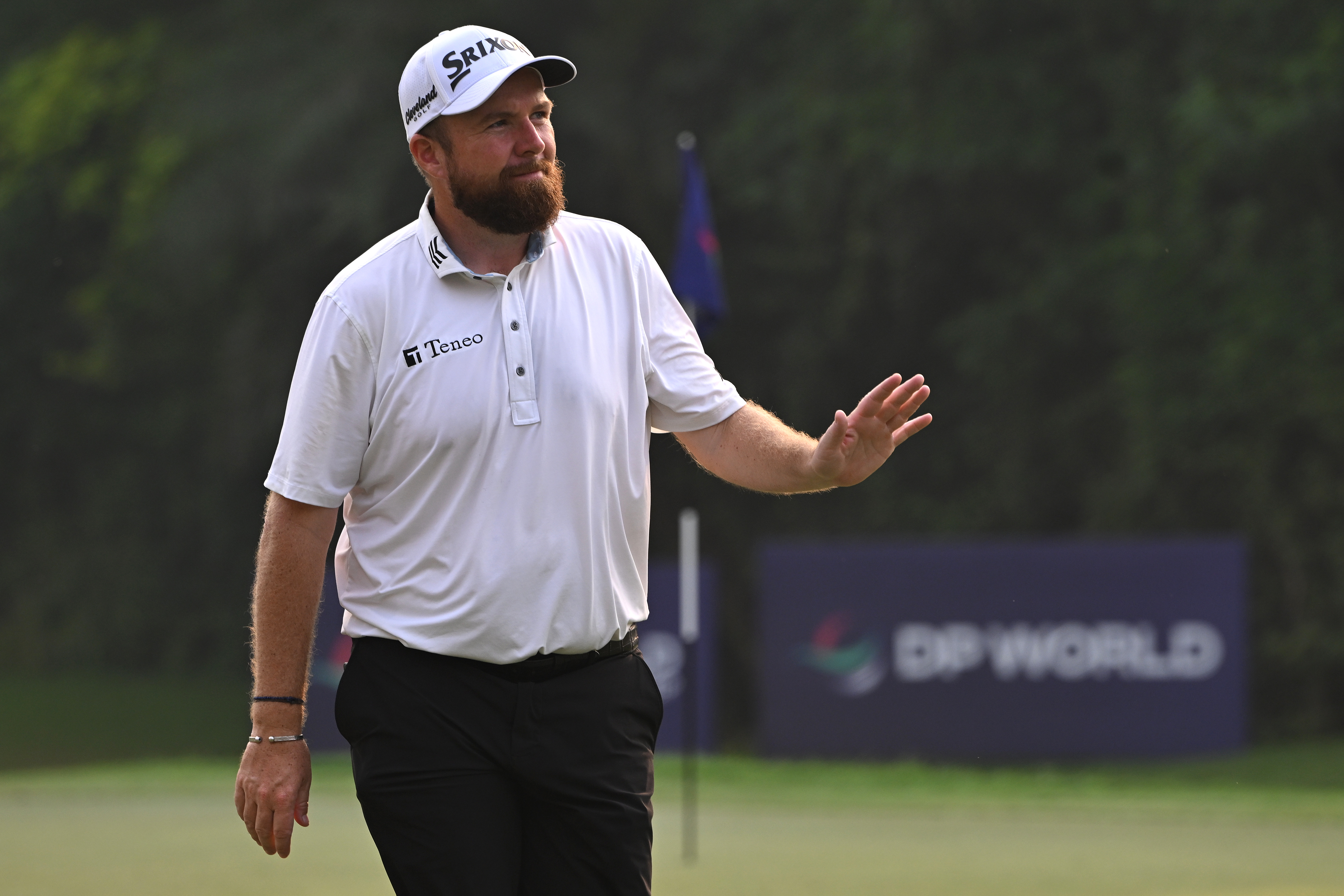 Shane Lowry waves to the crowd