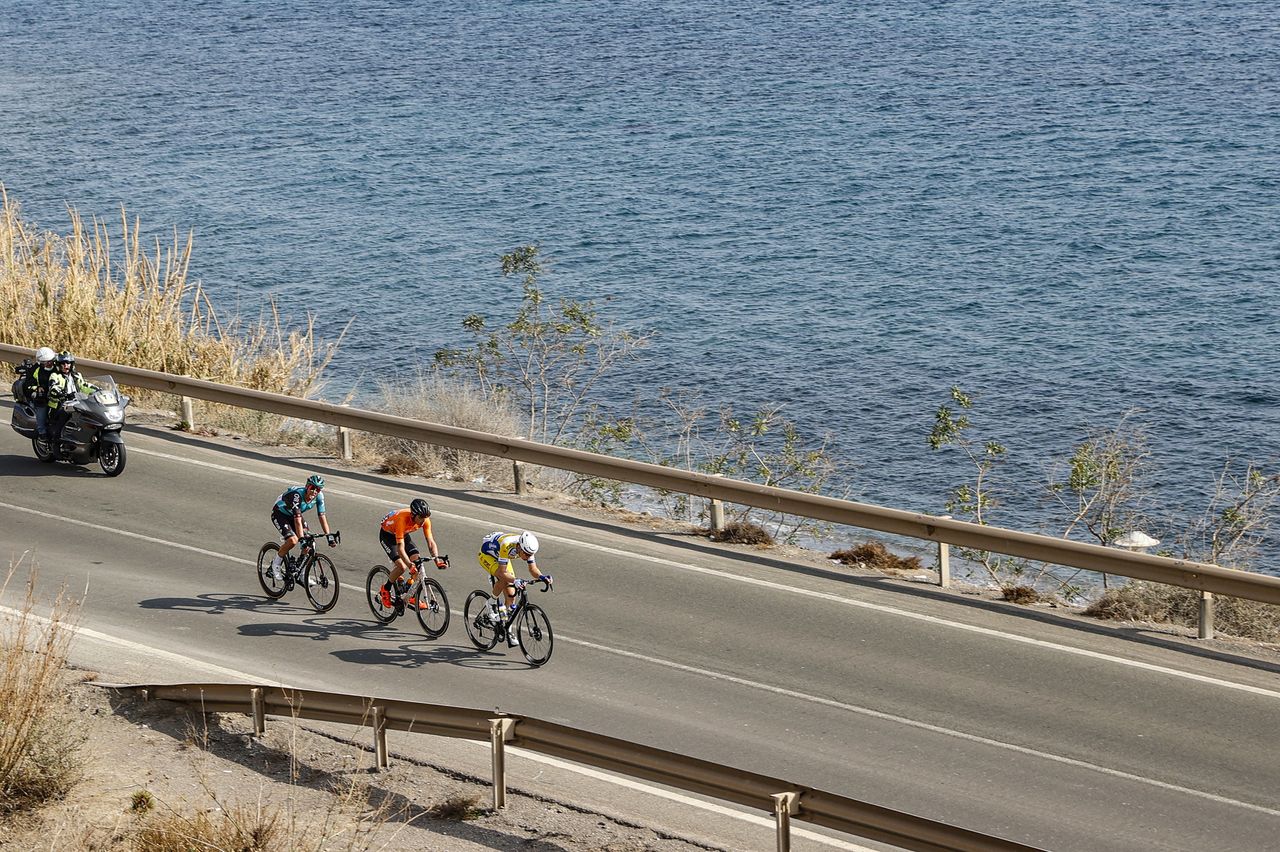 Clasica de Almeria 2022 - 35th Edition - El Ejido - Roquetas de Mar 188,2 km - 13/02/2022 - Lukas Postlberger (AUT - Bora - Hansgrohe) - Gilles De Wilde (BEL - Sport Vlaanderen - Baloise) - Xabier Mikel Azparren (ESP - Euskaltel - Euskadi) - photo Luis Angel Gomez/SprintCyclingAgency&Acirc;&copy;2022