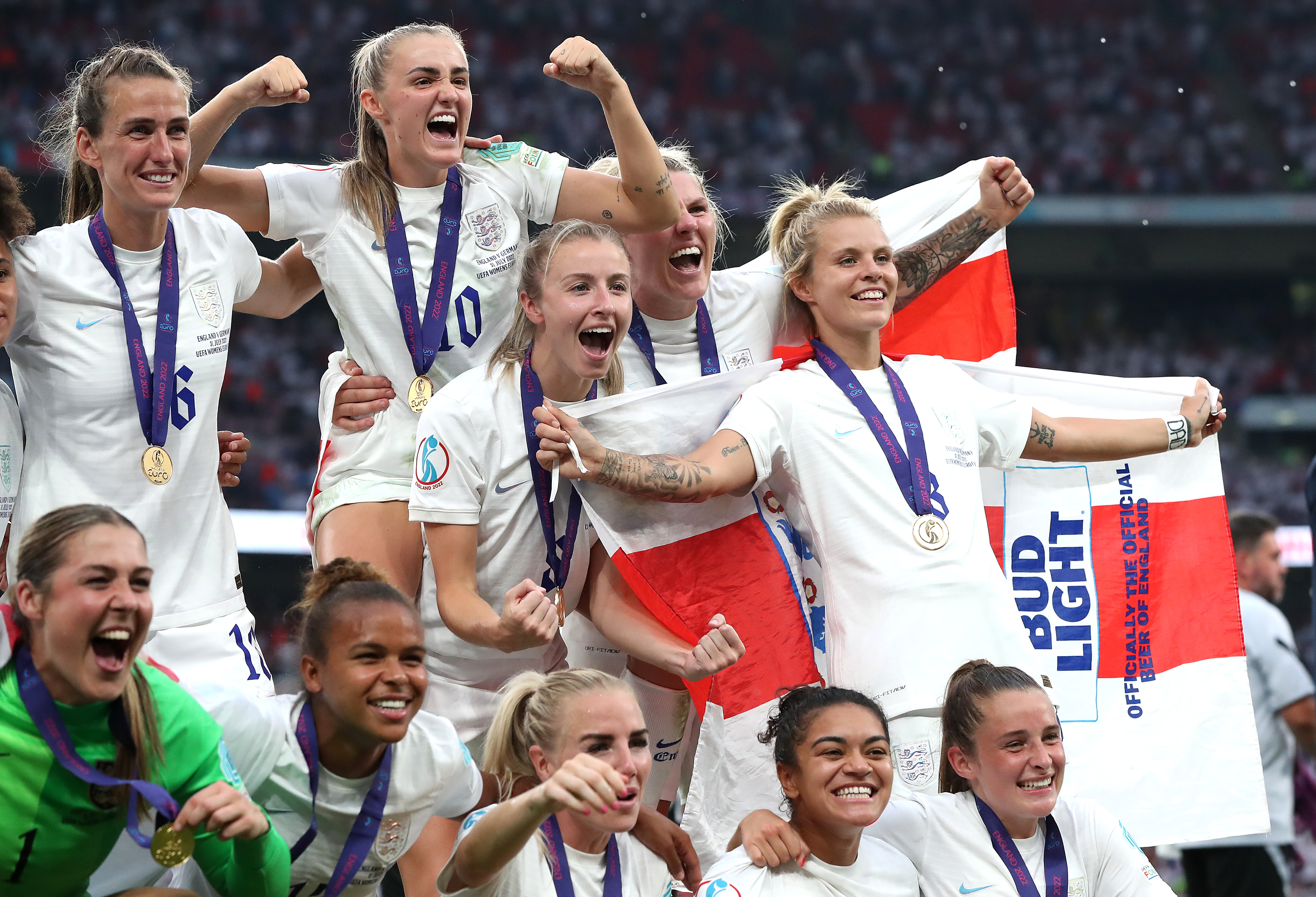 LONDON, ENGLAND - JULY 31: England players celebrate victory following the UEFA Women&#039;s Euro 2022 final match between England and Germany at Wembley Stadium on July 31, 2022 in London, England.