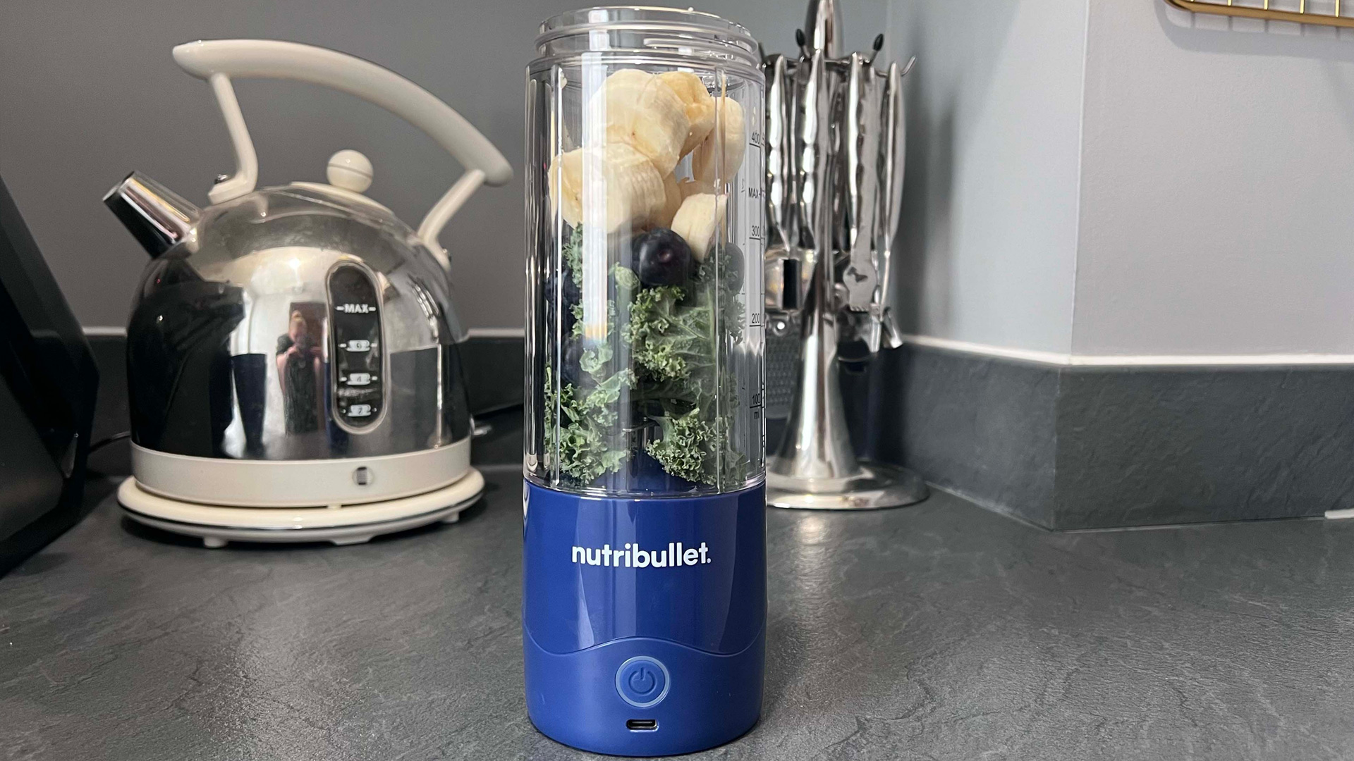 Banana, blueberries and kale in the Nutribullet Magic Bullet portable blender