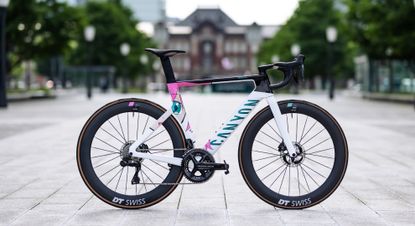 Canyon s Aeroad CFR gets a Manga makeover creating a comically