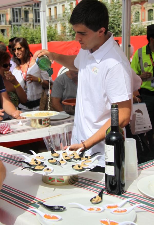 Eating and drinking in the village before the start