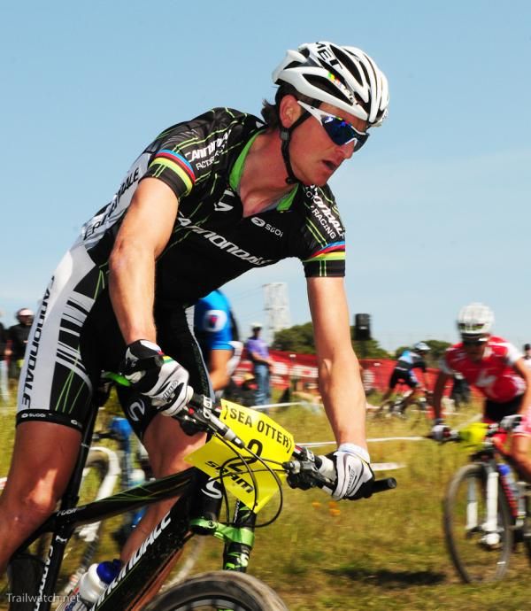 Roel Paulissen (Cannondale) riding through some S-Turns