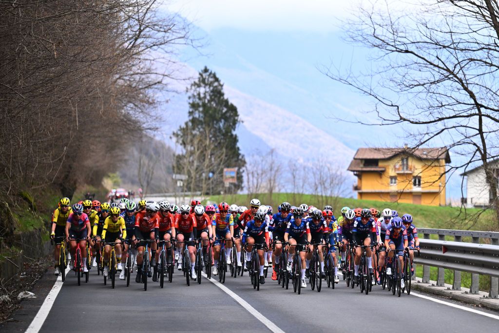 CITTIGLIO ITALY MARCH 16 A general view of the peloton competing during the 26th Trofeo Alfredo BindaComune di Cittiglio 2025 Womens Elite a 152km one day race from Luino to Cittiglio UCIWWT on March 16 2025 in Cittiglio Italy Photo by Luc ClaessenGetty Images