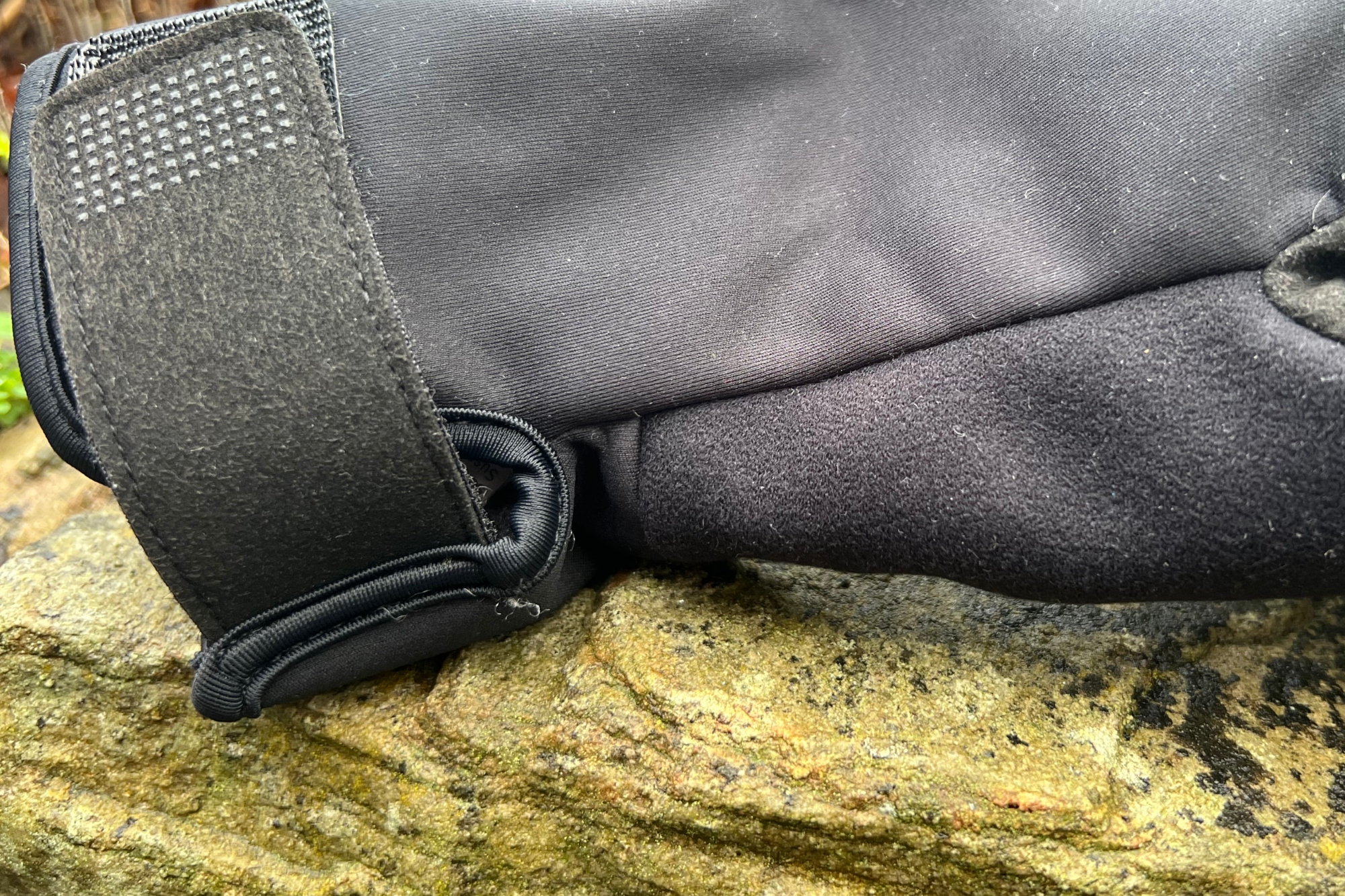 The nose wipe and velcro closure of the Sportful Deep Winter Cycling Gloves