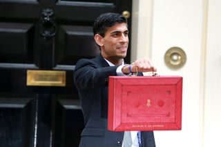 Rishi Sunak with the red budget brief case