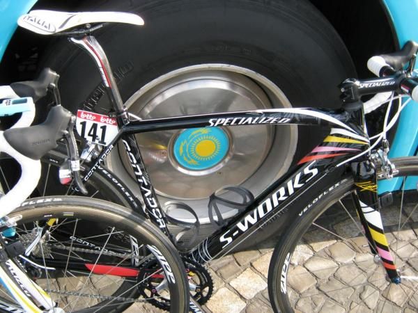 Alberto Contador has a custom decorated Specialized bike