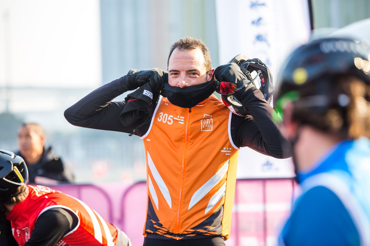 2008 road race world champion Alessandro Ballan ensured that he was well wrapped up against the cold in Shanghai