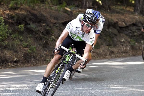 Young rider classification leader Rigoberto Uran (Sky) negotiates the tricky final descent.