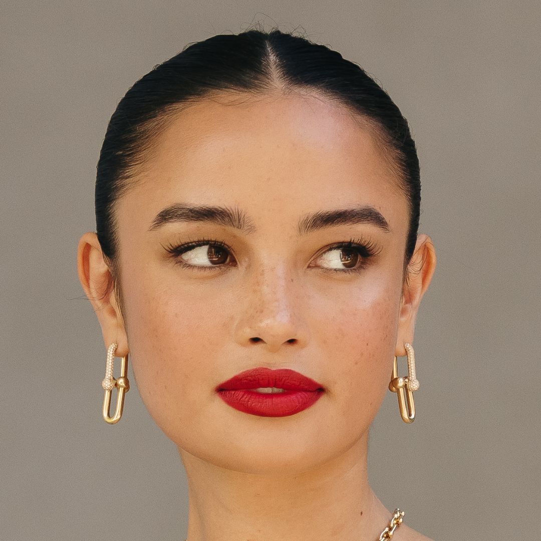 Kelsey Merritt in a low bun, with red lip, smokey eye and gold jewellery at the Spring 2024 New York Fashion Week Runway shows - best mascara