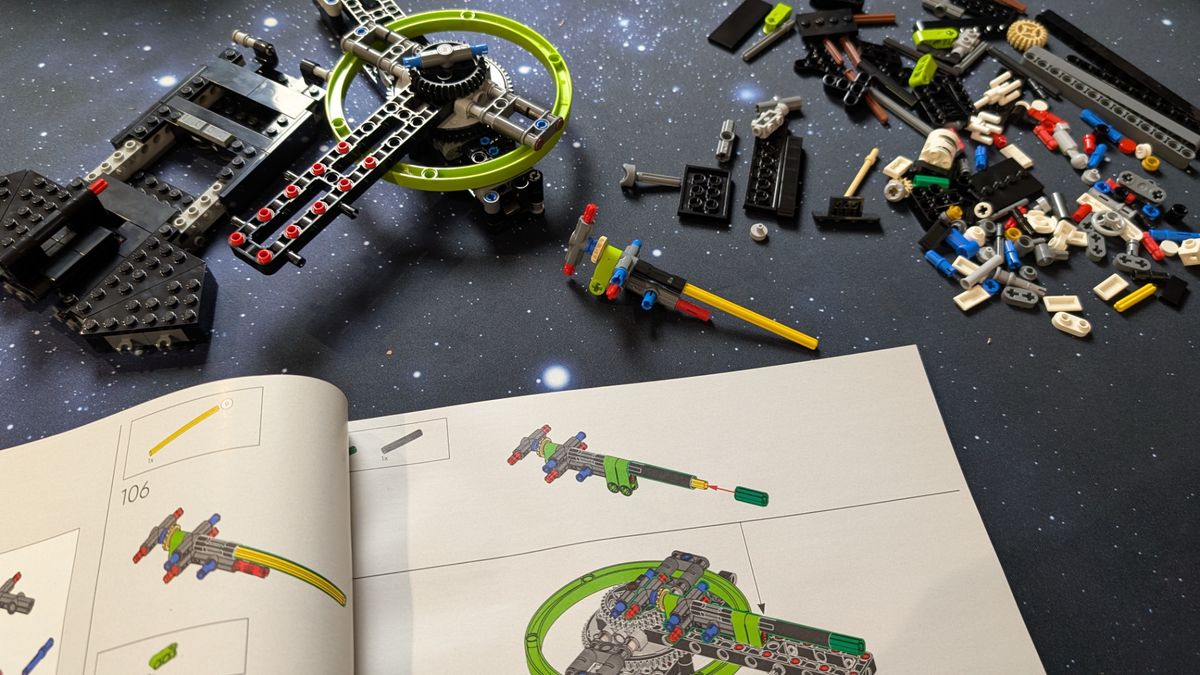 Build process for Lego Project Hail Mary set
